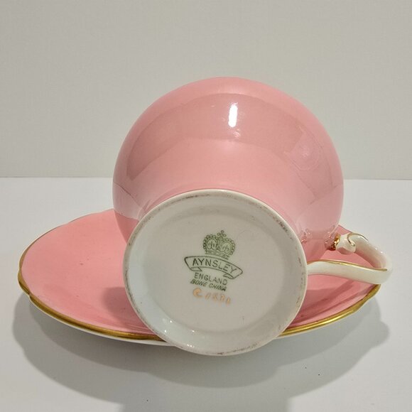 Aynsley - Pink & Gold Vintage Corset Teacup and Saucer with Grapevine Motif - Picture 4 of 5
